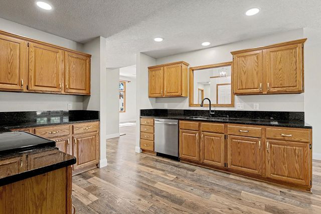 254 N Lakeside Dr, Andover, KS 67002