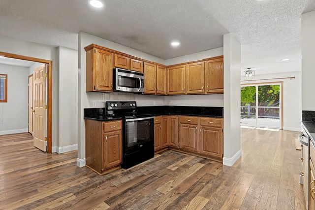 254 N Lakeside Dr, Andover, KS 67002
