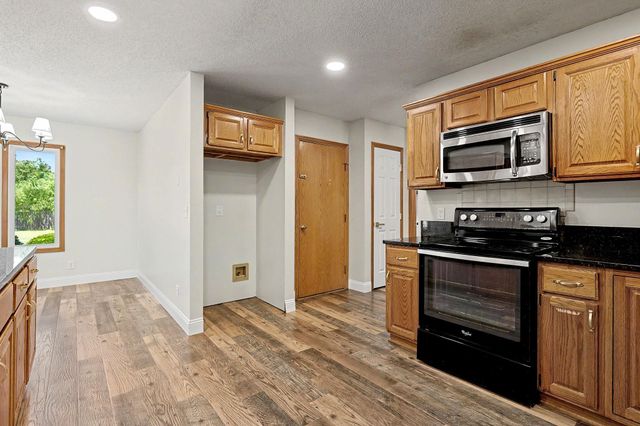 254 N Lakeside Dr, Andover, KS 67002