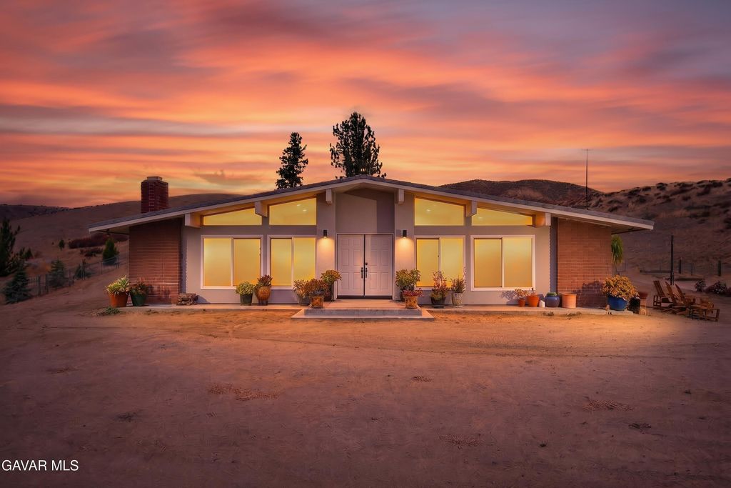 40051 W 72nd Street, Leona Valley, CA 93551