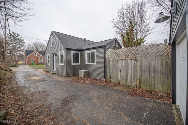 226 Hawthorne Avenue NE, Massillon, OH 44646