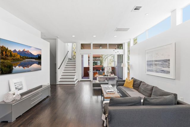 1117 W 17th Street, Houston, TX 77008