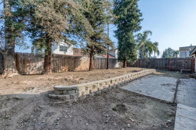 6564 N State Street, Fresno, CA 93722