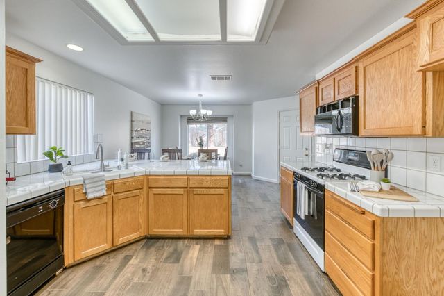 6564 N State Street, Fresno, CA 93722