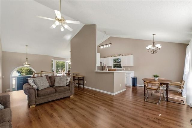305 Chesapeake Ridge, Woodstock, GA 30189