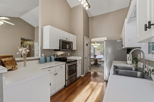 305 Chesapeake Ridge, Woodstock, GA 30189