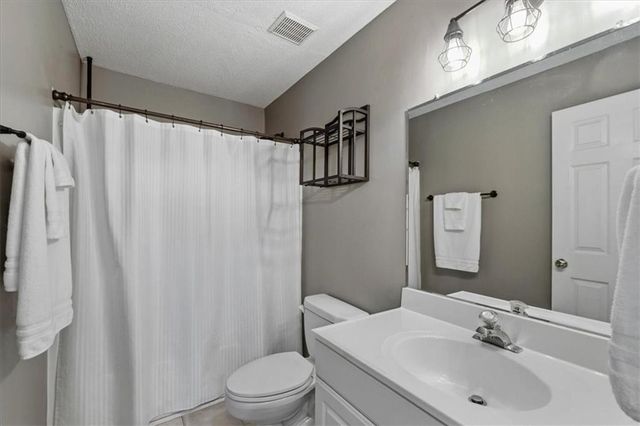 305 Chesapeake Ridge, Woodstock, GA 30189