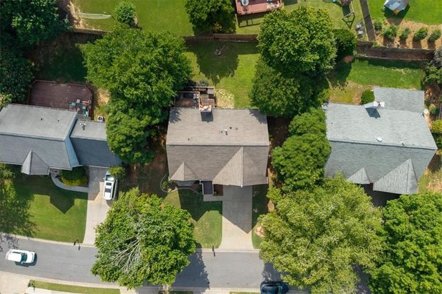 305 Chesapeake Ridge, Woodstock, GA 30189