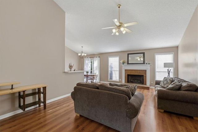 305 Chesapeake Ridge, Woodstock, GA 30189