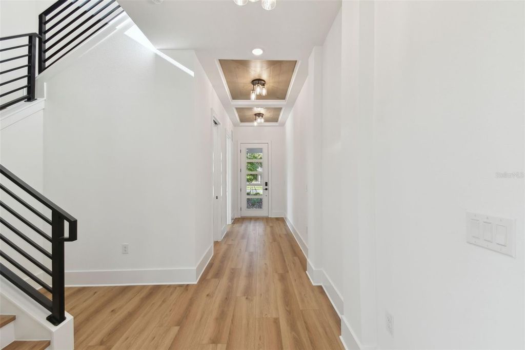 Image 13 of property listing at 2923 W ELROD AVENUE, Tampa, FL 33611