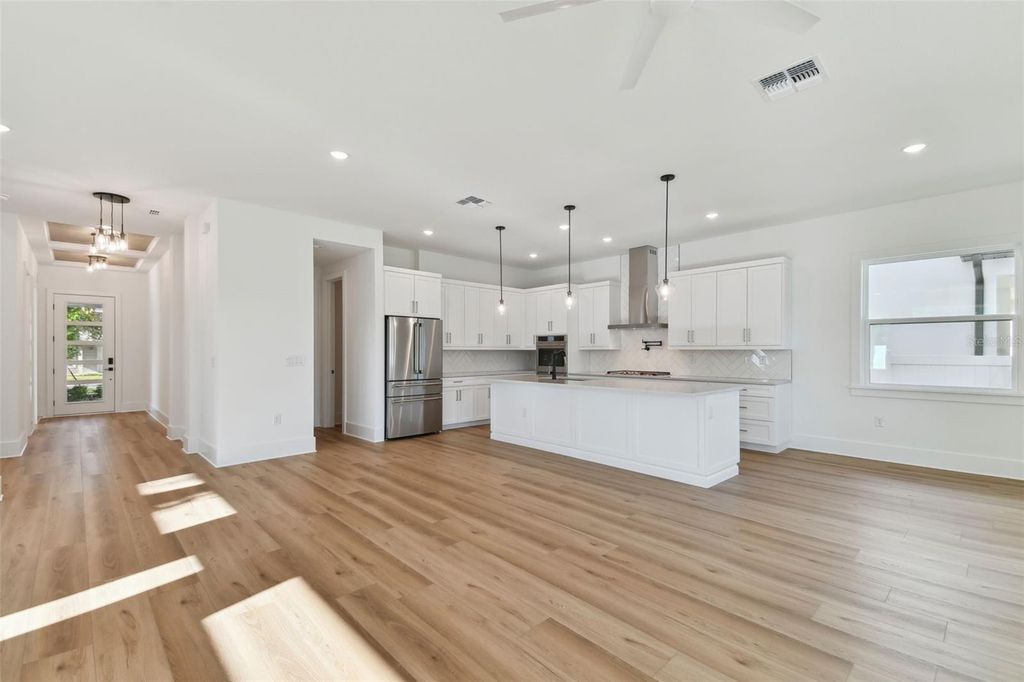 Image 19 of property listing at 2923 W ELROD AVENUE, Tampa, FL 33611