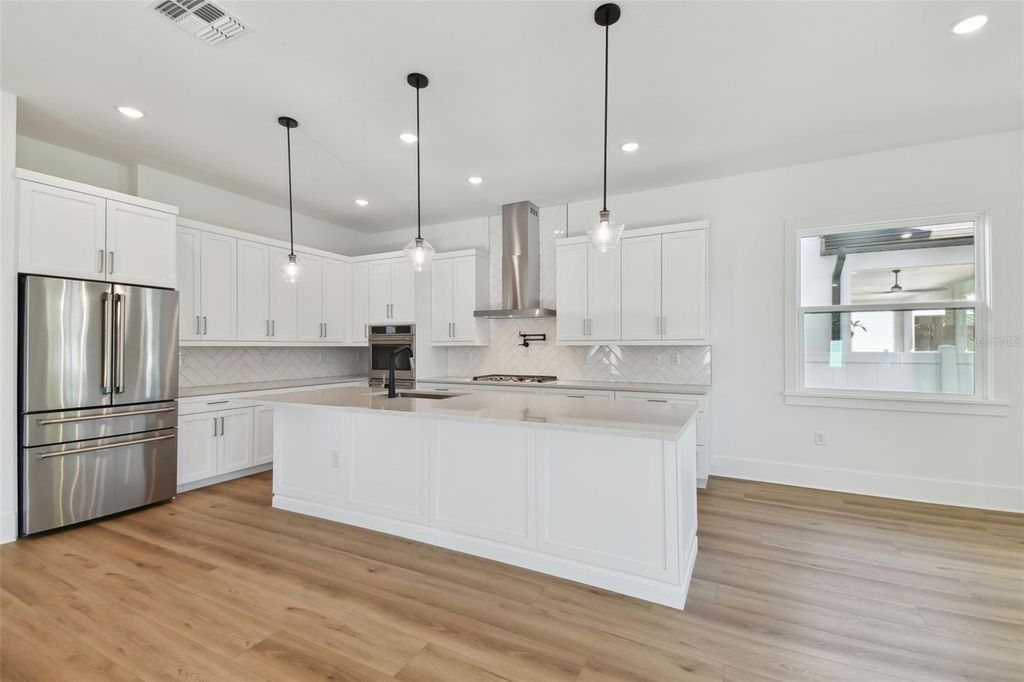 Image 20 of property listing at 2923 W ELROD AVENUE, Tampa, FL 33611