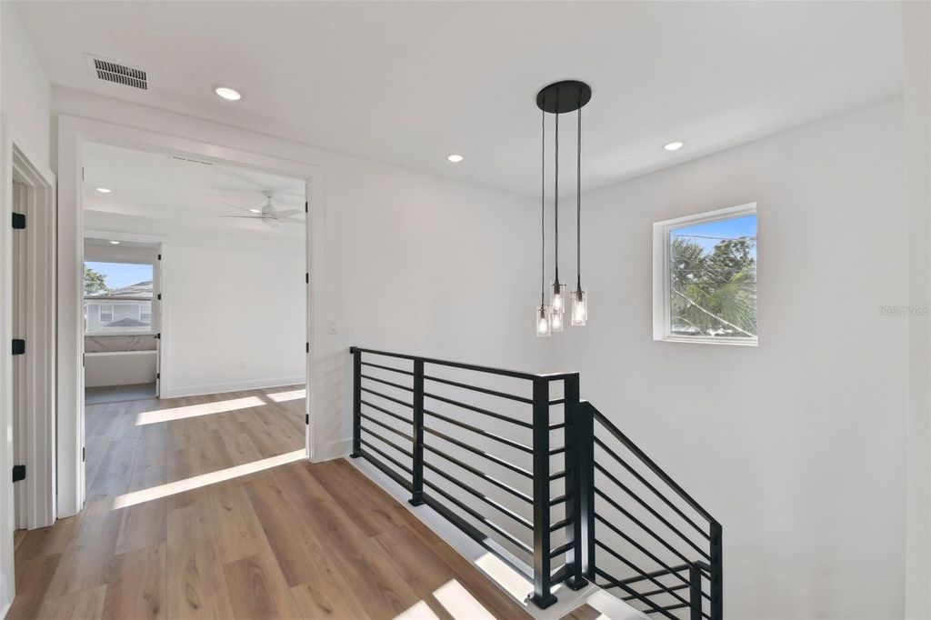 Image 26 of property listing at 2923 W ELROD AVENUE, Tampa, FL 33611