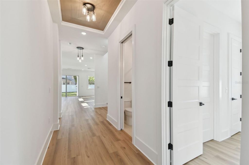 Image 4 of property listing at 2923 W ELROD AVENUE, Tampa, FL 33611