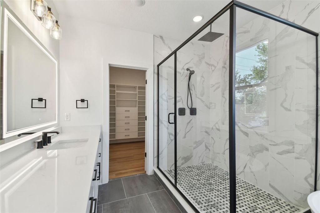 Image 34 of property listing at 2923 W ELROD AVENUE, Tampa, FL 33611