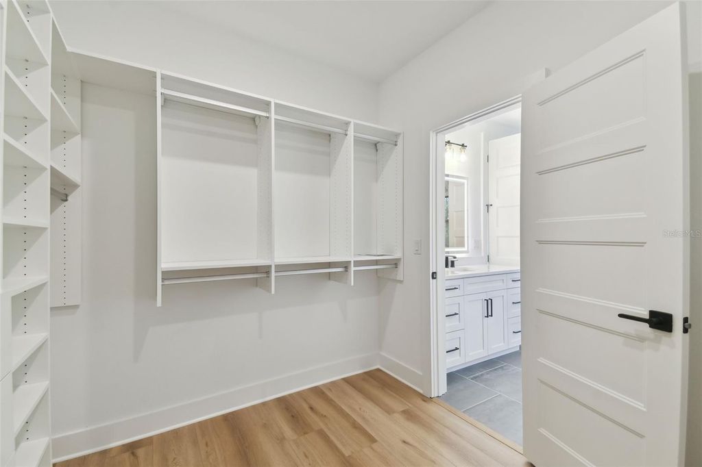 Image 38 of property listing at 2923 W ELROD AVENUE, Tampa, FL 33611