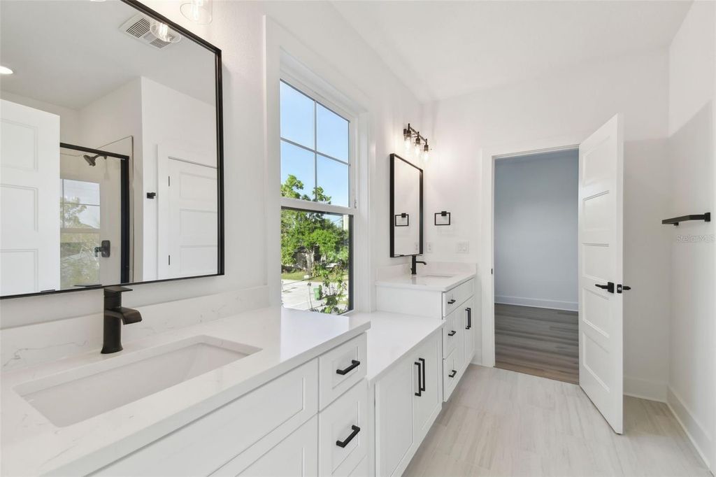 Image 42 of property listing at 2923 W ELROD AVENUE, Tampa, FL 33611