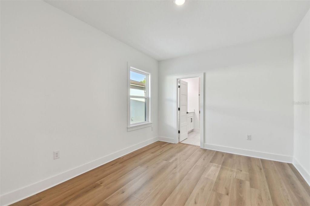 Image 45 of property listing at 2923 W ELROD AVENUE, Tampa, FL 33611