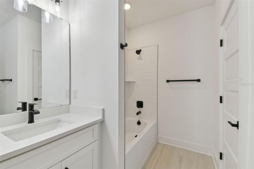 Image 46 of property listing at 2923 W ELROD AVENUE, Tampa, FL 33611