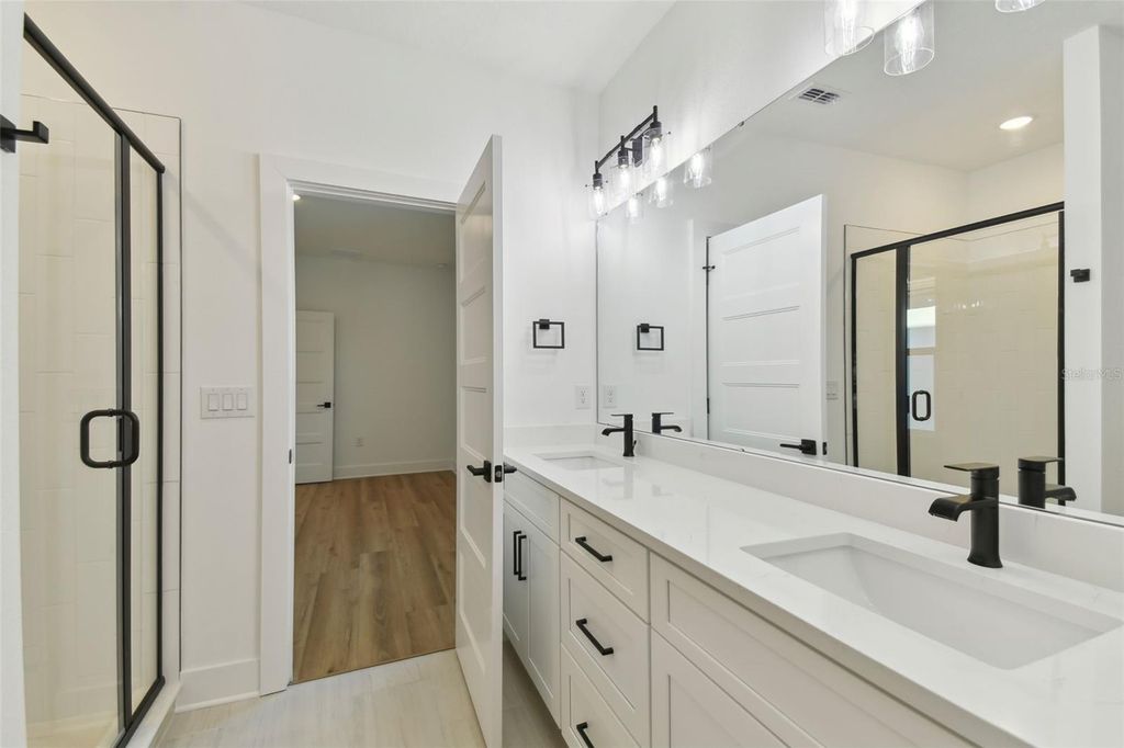 Image 47 of property listing at 2923 W ELROD AVENUE, Tampa, FL 33611