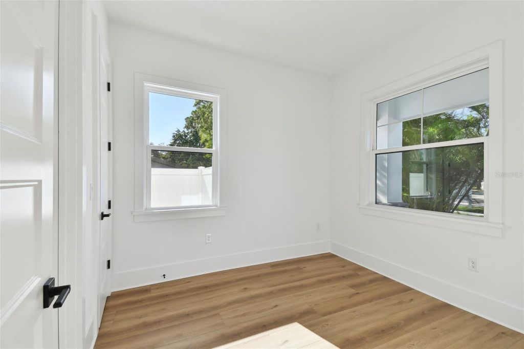 Image 6 of property listing at 2923 W ELROD AVENUE, Tampa, FL 33611