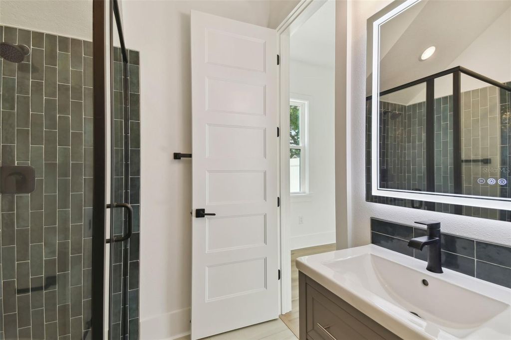 Image 10 of property listing at 2923 W ELROD AVENUE, Tampa, FL 33611