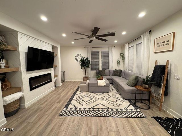 24014 Park Lane, Valencia, CA 91354