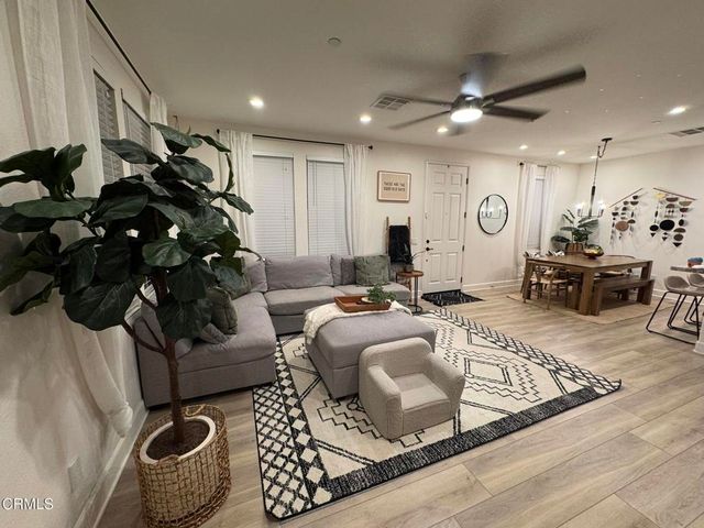 24014 Park Lane, Valencia, CA 91354