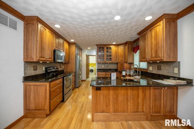 709 BUCKHAVEN Street, Pekin, IL 61554