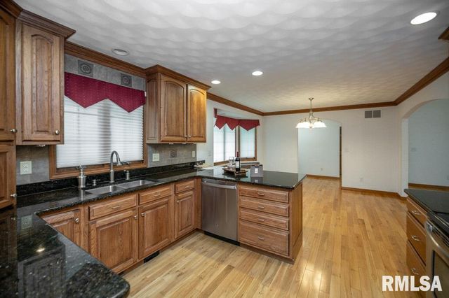 709 BUCKHAVEN Street, Pekin, IL 61554