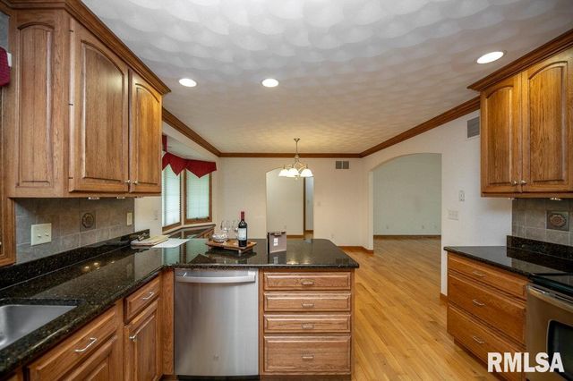 709 BUCKHAVEN Street, Pekin, IL 61554
