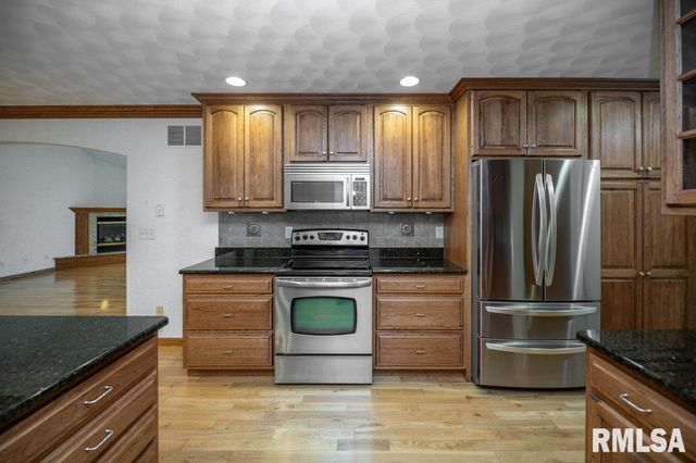 709 BUCKHAVEN Street, Pekin, IL 61554