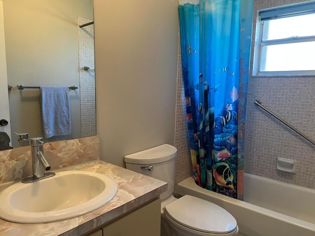 901 Flanders S, Delray Beach, FL 33484