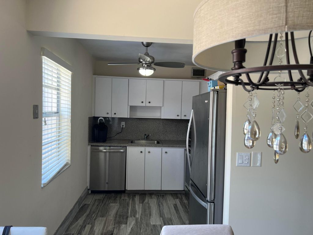 901 Flanders S, Delray Beach, FL 33484