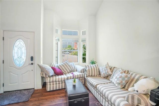 430 W Walnut Avenue West, Monrovia, CA 91016