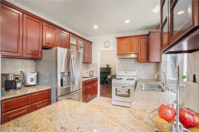 430 W Walnut Avenue West, Monrovia, CA 91016