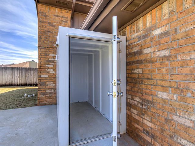 1100 Countrywood Lane, Edmond, OK 73012