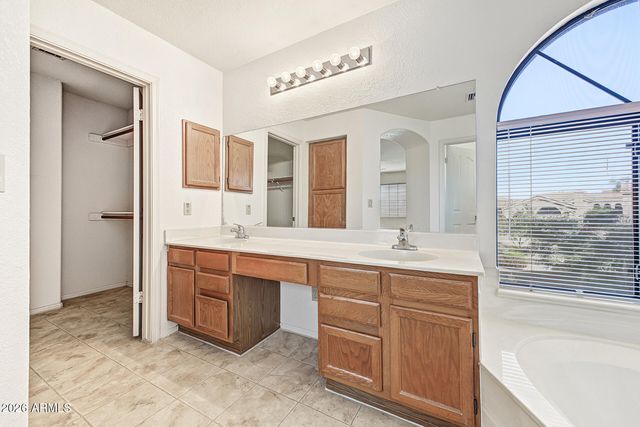36 W GREENTREE Drive W, Tempe, AZ 85284