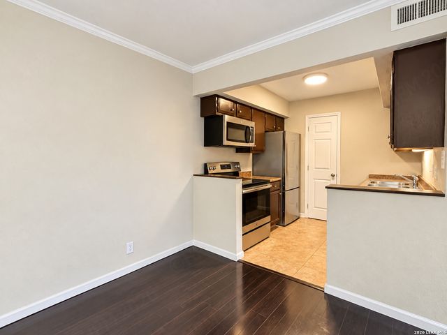 6718 Callaghan Rd Apt 301, San Antonio, TX 78229