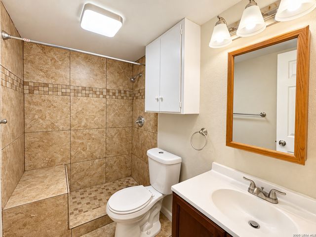 6718 Callaghan Rd Apt 301, San Antonio, TX 78229