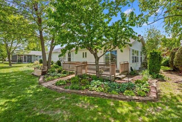 14 Devonshire Court, Grayslake, IL 60030
