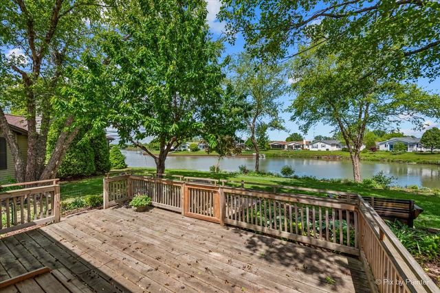 14 Devonshire Court, Grayslake, IL 60030
