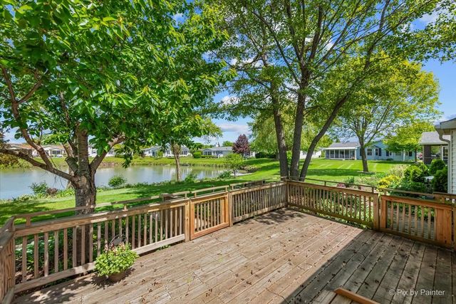 14 Devonshire Court, Grayslake, IL 60030