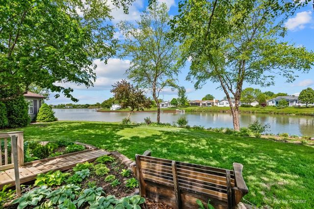 14 Devonshire Court, Grayslake, IL 60030