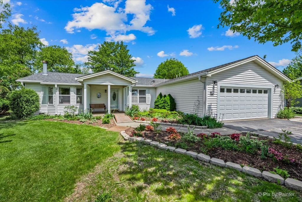 14 Devonshire Court, Grayslake, IL 60030