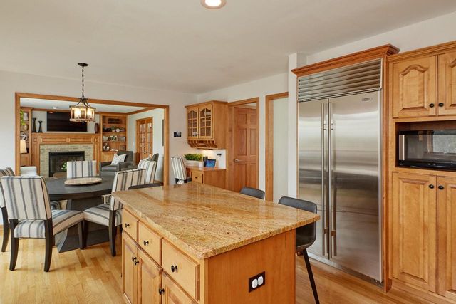 N49W16206 Graysland DRIVE, Menomonee Falls, WI 53051