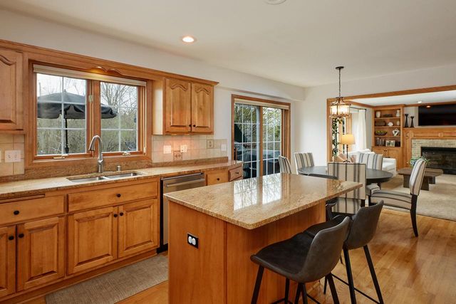 N49W16206 Graysland DRIVE, Menomonee Falls, WI 53051