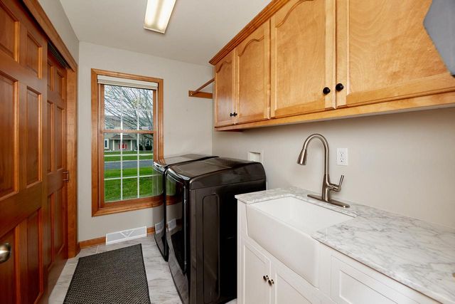 N49W16206 Graysland DRIVE, Menomonee Falls, WI 53051