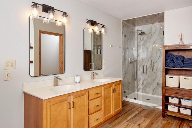 N49W16206 Graysland DRIVE, Menomonee Falls, WI 53051