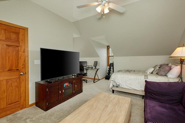 N49W16206 Graysland DRIVE, Menomonee Falls, WI 53051